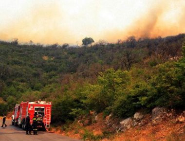 Μεγάλη φωτιά σε εξέλιξη στο Κιάτο